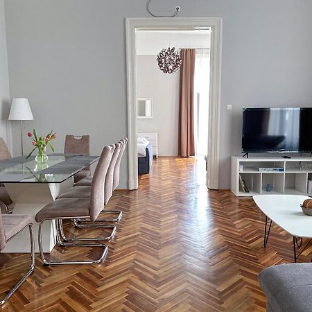 Sunny Castle Apartment บูดาเปสต์ ภายนอก รูปภาพ